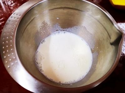 牛奶、蛋黃、白糖與紅糖 家庭簡(jiǎn)易蛋撻液配方全解析